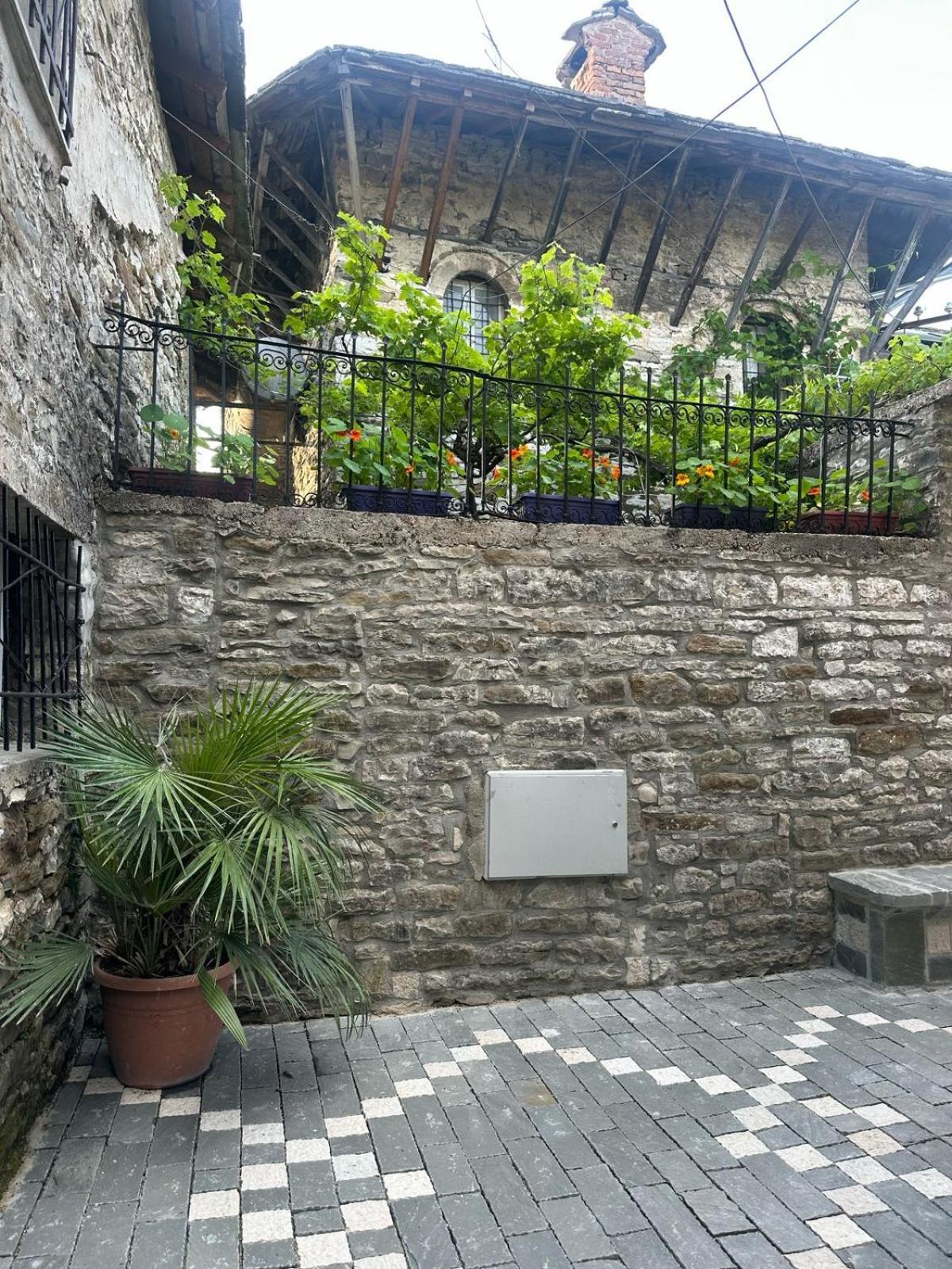 Traditional House Shapllo Gjirokastër Exterior foto